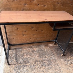 IKEAデスクとイスの画像