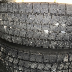 バリ溝 8分山 以上★TOYOTA★M919スタッドレス★225/90R17.5★ホイールセット6穴
の画像
