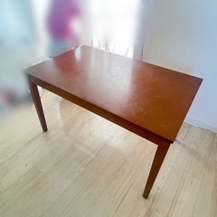 【決まりました】ダイニングテーブルと椅子2セット脚の画像