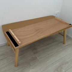 リビングテーブルの画像