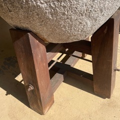 石臼（木台付き）餅つき うす ガーデニング 石鉢 インテリアの画像