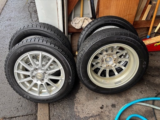 商談中　ホイール付きスタッドレスタイヤ