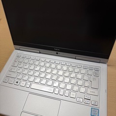 タブレット型   ノートパソコン の画像