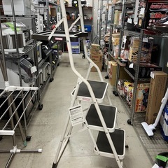 ロ 2510ー688 折りたたみ式 3段ステップラダー 脚立 キズ 汚れありの画像