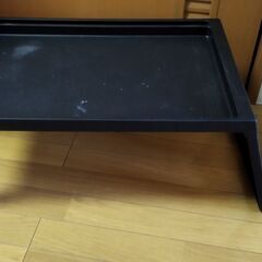 棚と小さなテーブル - 両方お持ちください / Shelves and small table - Please take bothの画像