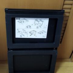 棚と小さなテーブル - 両方お持ちください / Shelves and small table - Please take bothの画像