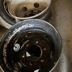 4トン車にどうで すか★１本の価格です★スチールホイール★17.5★
6穴★早い方から選べます★メーカー色々★の画像