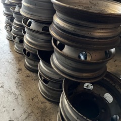 4トン車にどうで すか★１本の価格です★スチールホイール★17.5★
6穴★早い方から選べます★メーカー色々★の画像