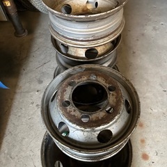 4トン車にどうで すか★１本の価格です★スチールホイール★17.5★
6穴★早い方から選べます★メーカー色々★の画像