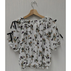 花柄 リボン ブラウス ホワイト 半袖 トップス レディース 可愛い フェミニンの画像