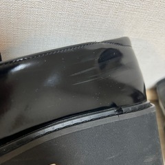 ビジュ付きエナメルローファーの画像