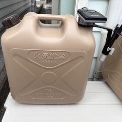 【お譲り決定しました】　灯油缶　ポリタンク　4缶の画像