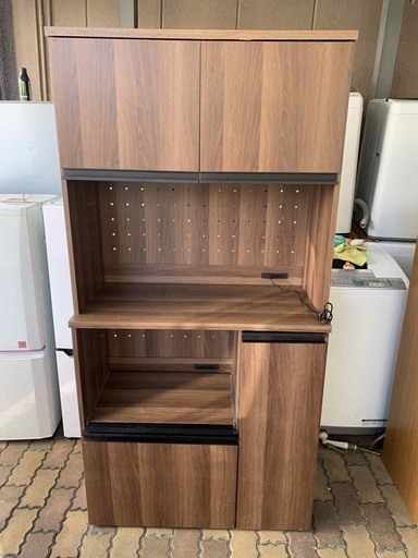 キッチンボード　食器棚