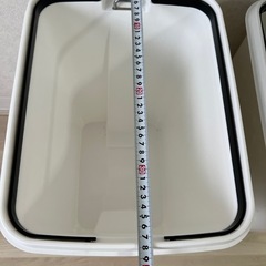 蓋なしゴミ箱二つの画像