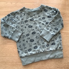 子供服　1歳〜2歳くらい　ベビー服2点　ダウンベストとトレーナーの画像