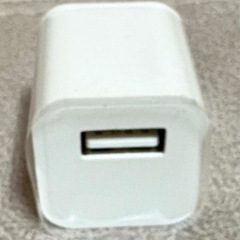Apple純正　ホワイト USB充電器 type - A（タイプA）の画像