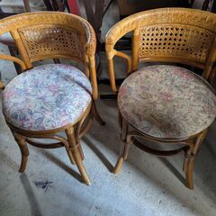 籐の椅子　2脚　の画像