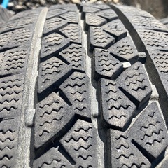 BS VL1 195/80R15 107/105L LT 4本 スタッドレスタイヤ中古 ハイエースキャラバンなどの画像
