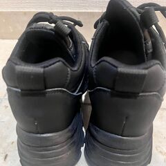 キッズ　アイボリーブーツとブラック厚底　37サイズ　23センチ～23.5センチ　2足セットの画像