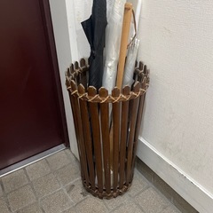 木製の傘立ての画像