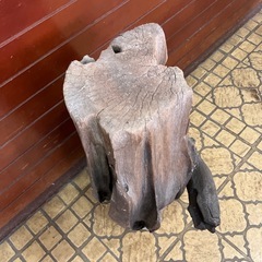 木のオブジェの画像