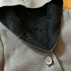 フード付きふわふわアウターの画像