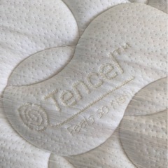 11/15までの掲載【美品】ダブルマットレス　ポケットコイル　ホワイト　20cm　マットレスの画像