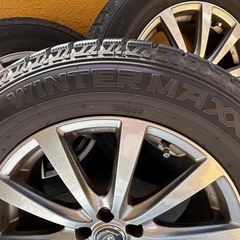 スタッドレスタイヤ225/60/R17の画像