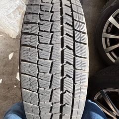 スタッドレスタイヤ225/60/R17の画像