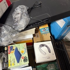 家電、靴、服、テレビオーディオ、トースター、扇風機、ノンフライヤー、掃除機などの画像