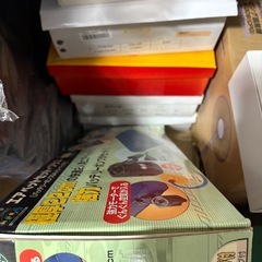 家電、靴、服、テレビオーディオ、トースター、扇風機、ノンフライヤー、掃除機などの画像