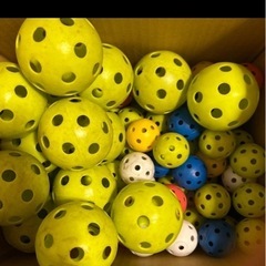 穴あきボール104個！野球などの自宅練習に！の画像