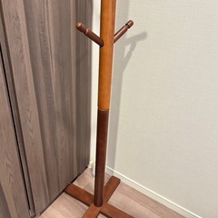 ポールハンガー オシャレ　パイプハンガー コートハンガー 木製　グラテーション　の画像