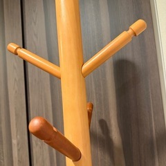 ポールハンガー オシャレ　パイプハンガー コートハンガー 木製　グラテーション　の画像