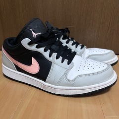 NIKE エアジョーダン1 ロー "Grey/Black/Pink" 27.5cmの画像