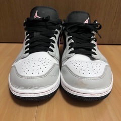 NIKE エアジョーダン1 ロー "Grey/Black/Pink" 27.5cmの画像