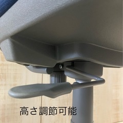 J559⭐️美品✨オカムラ　オフィスチェア　キャスター付き　高さ調節可能の画像