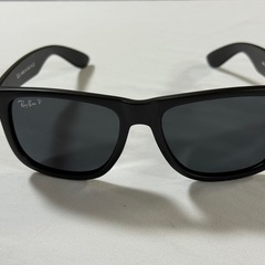 Ray-Ban ブラックサングラス ケース付きの画像