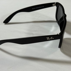 Ray-Ban ブラックサングラス ケース付きの画像