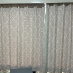 ニトリ カーテン＆レース セット　遮光タイプピンク系ローズ柄）の画像