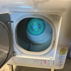 TOSHIBA 東芝電気衣類乾燥機　2022年製の画像