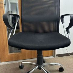 タダ！0円！無料！　椅子　ブラック　黒　仕事用　オフィス向け　在宅ワーク向け　キャスター付きの画像