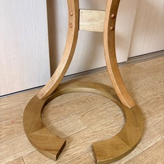 木製サイドテーブル　おしゃれデザインの画像