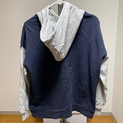 紺色のパーカー〘ホームクリーニング済み〙の画像