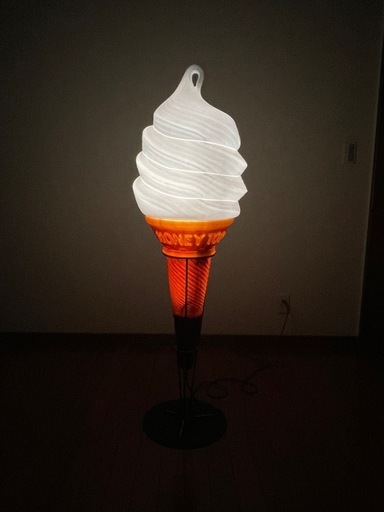 レトロ大型ソフトクリームライトHONEY TOP