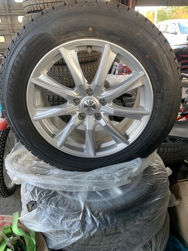 235/60/18スタットレスタイヤ