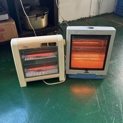 ヒーター3台と椅子4脚の画像
