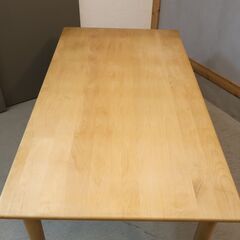 Re:CENO(リセノ)天然木アルダー材を使用したADAL(アダル)ダイニングテーブルです。柔らかな優しい質感が魅力の木製食卓テーブル。北欧スタイルやカフェ風のインテリアコーディネートにピッタリ。の画像