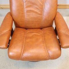 北欧ノルウェーのメーカーEKORNES(エコーネス)社のストレスレスチェアーです！！リビングはもちろんシアタールームなどにおススメの北欧デザインのオットマン付きのパーソナルチェアー♪の画像