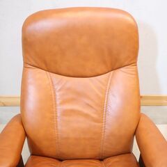 北欧ノルウェーのメーカーEKORNES(エコーネス)社のストレスレスチェアーです！！リビングはもちろんシアタールームなどにおススメの北欧デザインのオットマン付きのパーソナルチェアー♪の画像